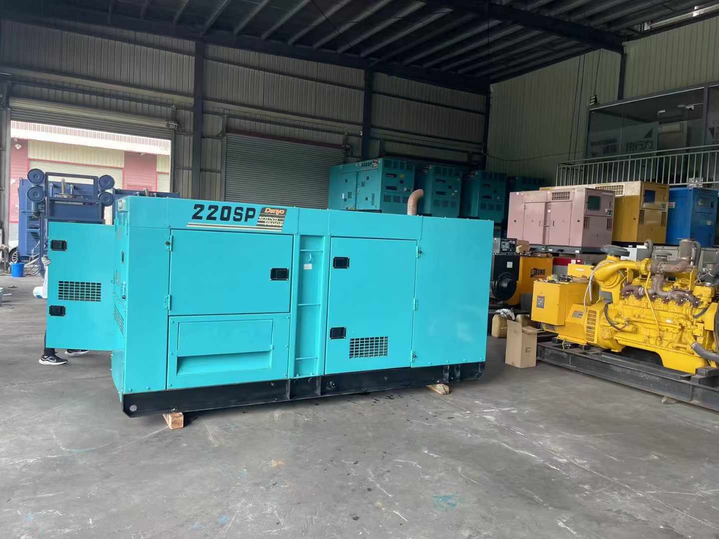 盘县柴油发电机组长期不间断运行时，如何监控其温度和压力？