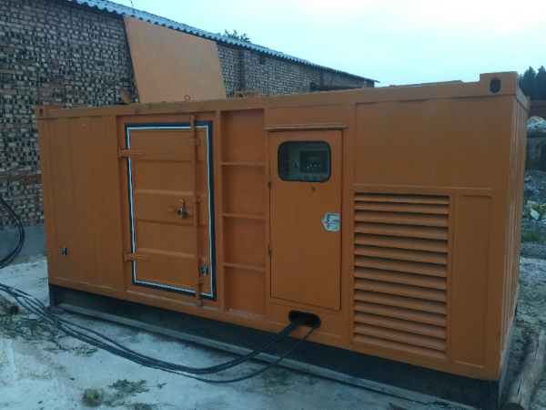 盘县发电机组长期使用中，电缆线的敷设路径有哪些要求？