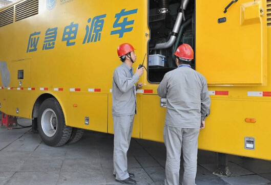 盘县如何清理被灰尘覆盖的机油散热器？